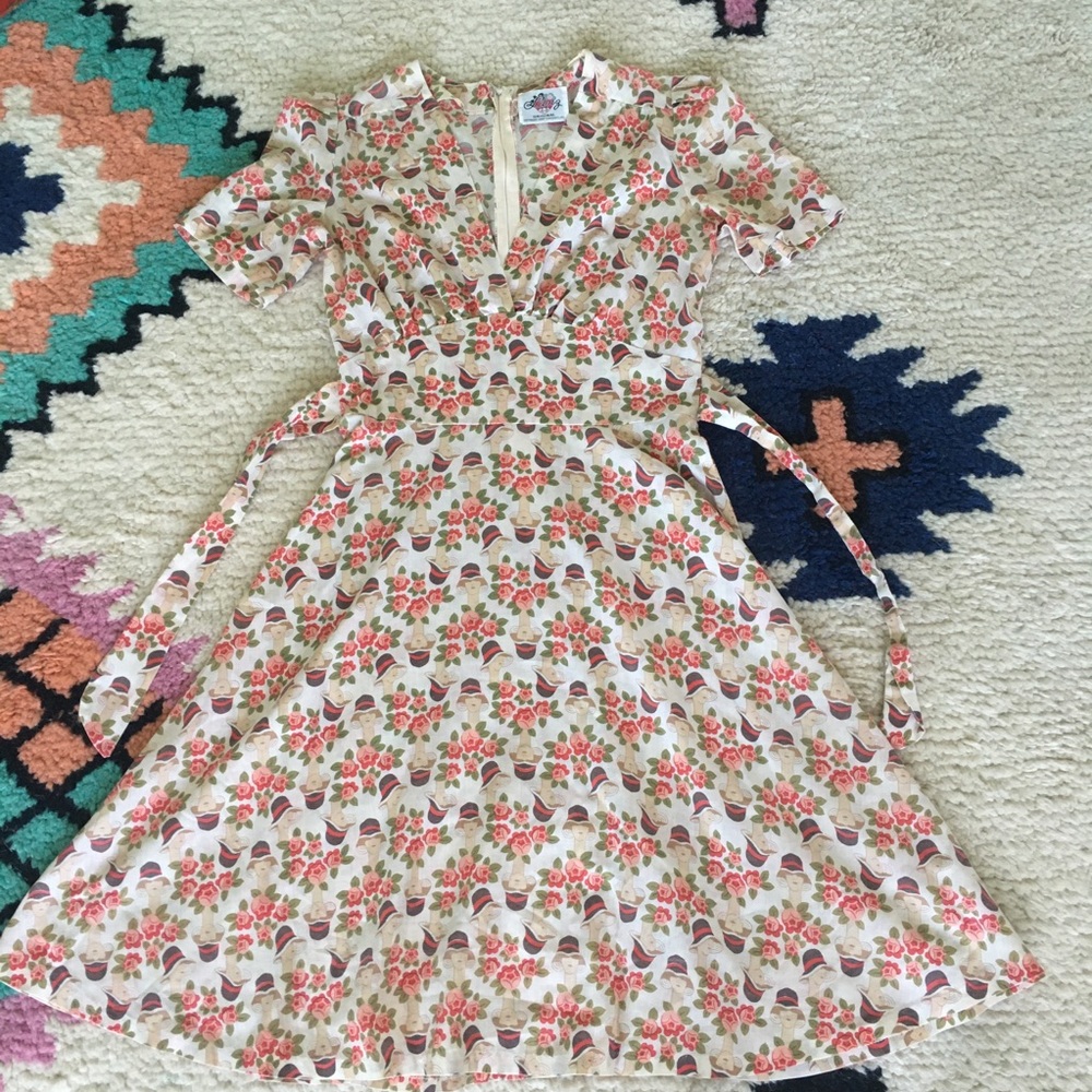 1970s deco lady novelty print cotton lanz dress